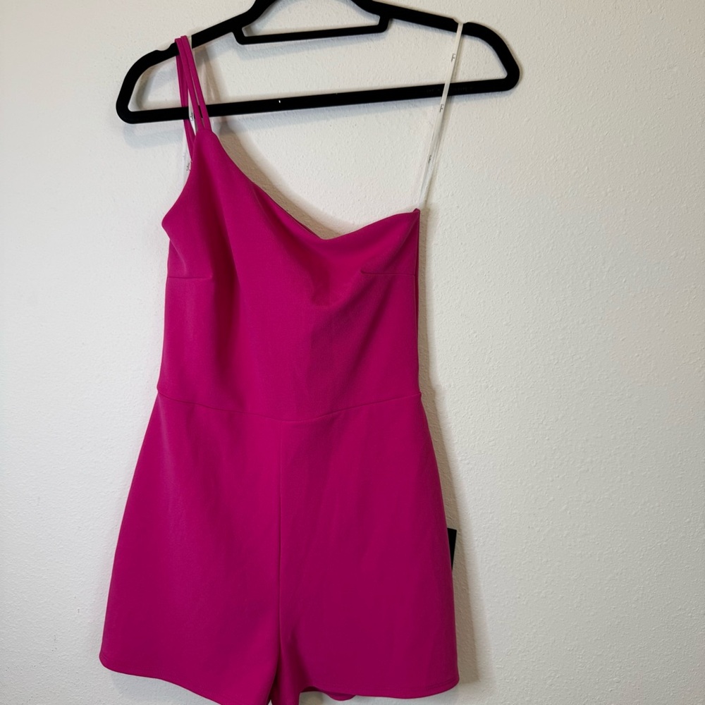 Lulu's vamp up your style Magenta one shoulder sleeveless romper size Small NWT